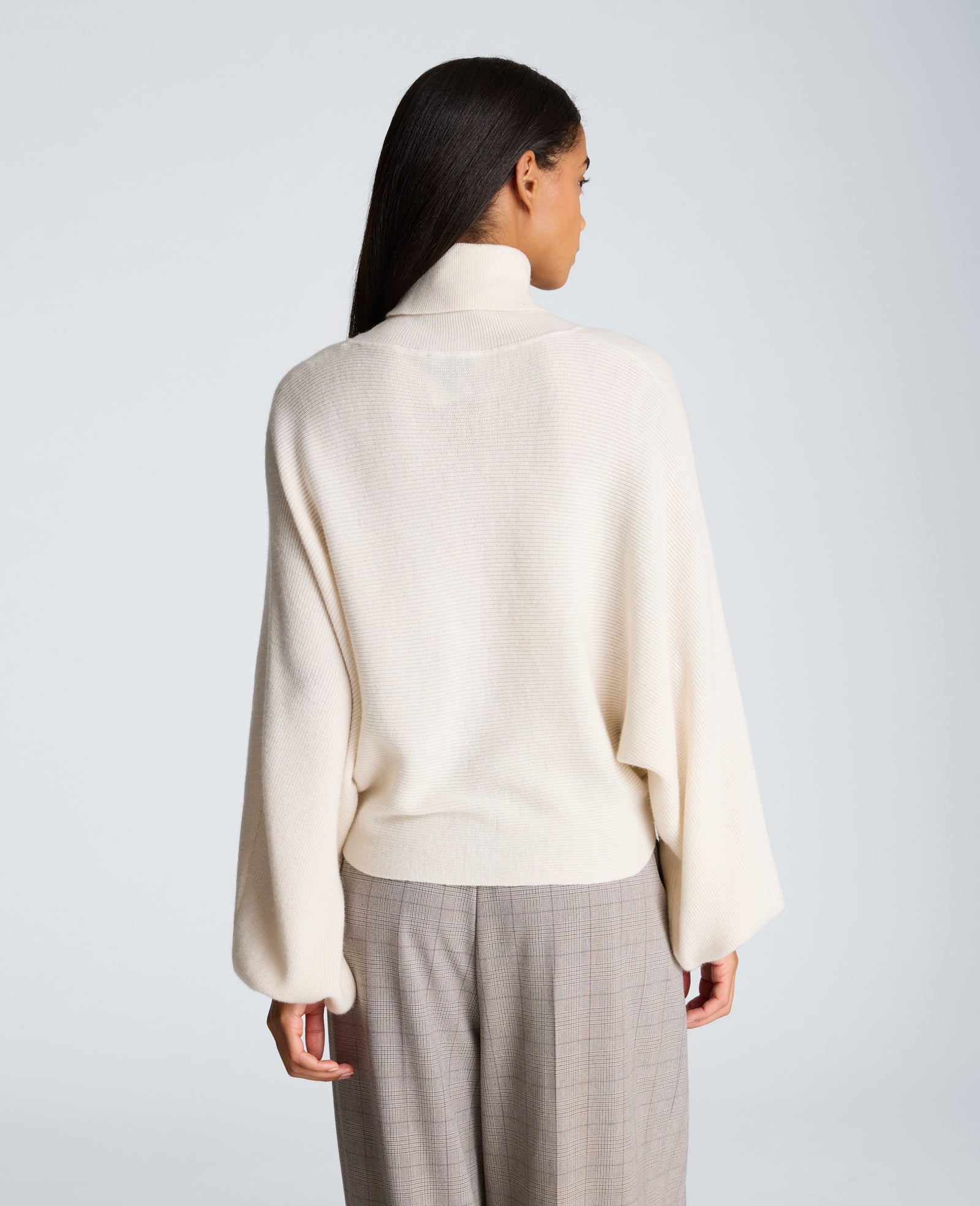 Kenneth Cole Reaction Clothing Horizontal Shaker Crop Turtleneck maglia oyster dolcevita corta