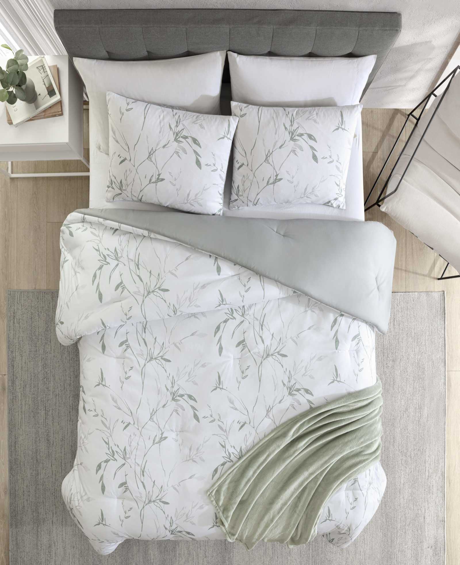 Kenneth Cole Reaction Home & Bedding Ink Wash Vine Comforter + Sham Set set piumone verde