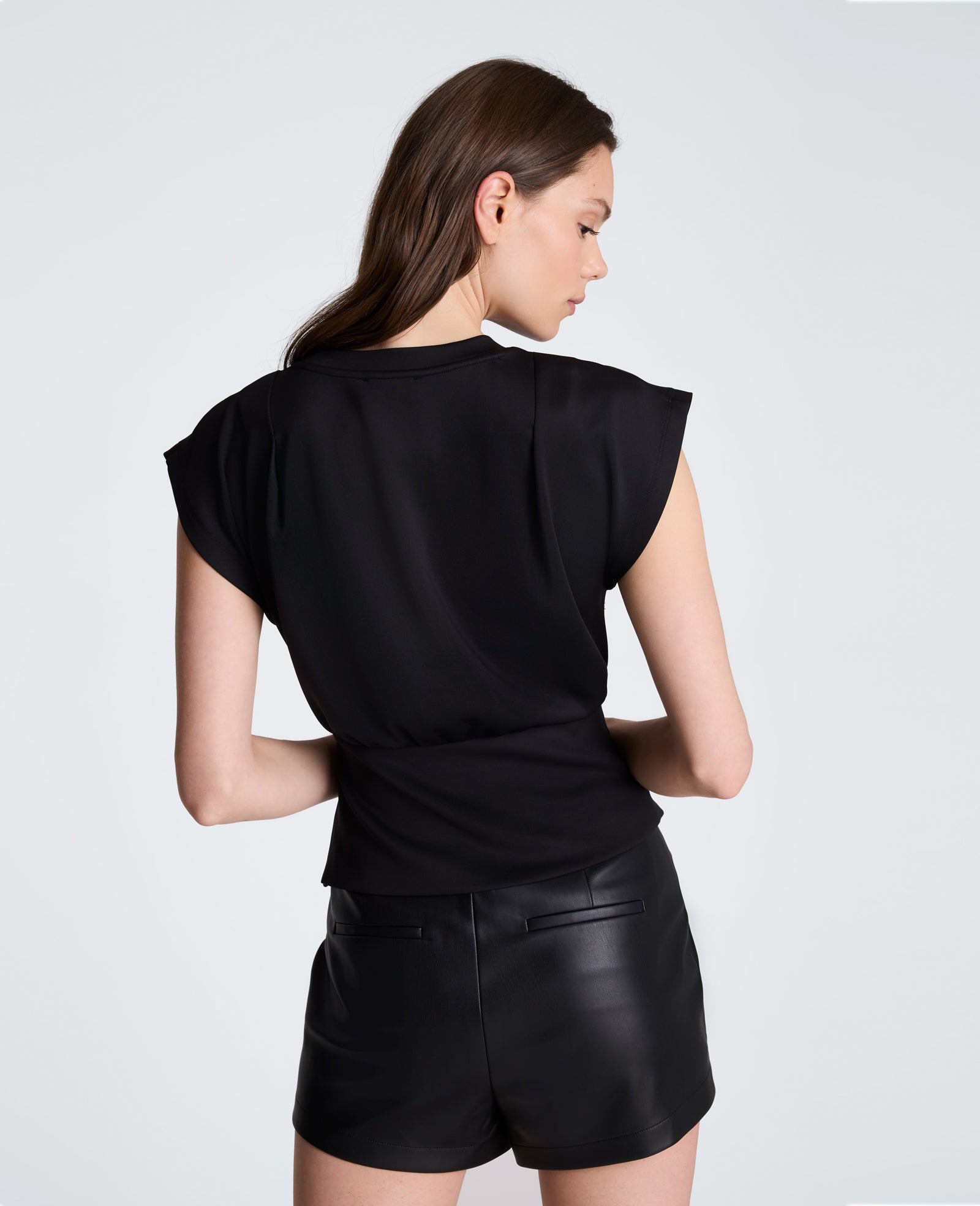 Kenneth Cole Reaction Clothing Shoulder Pleat Crewneck with Zipper Detail maglia nera