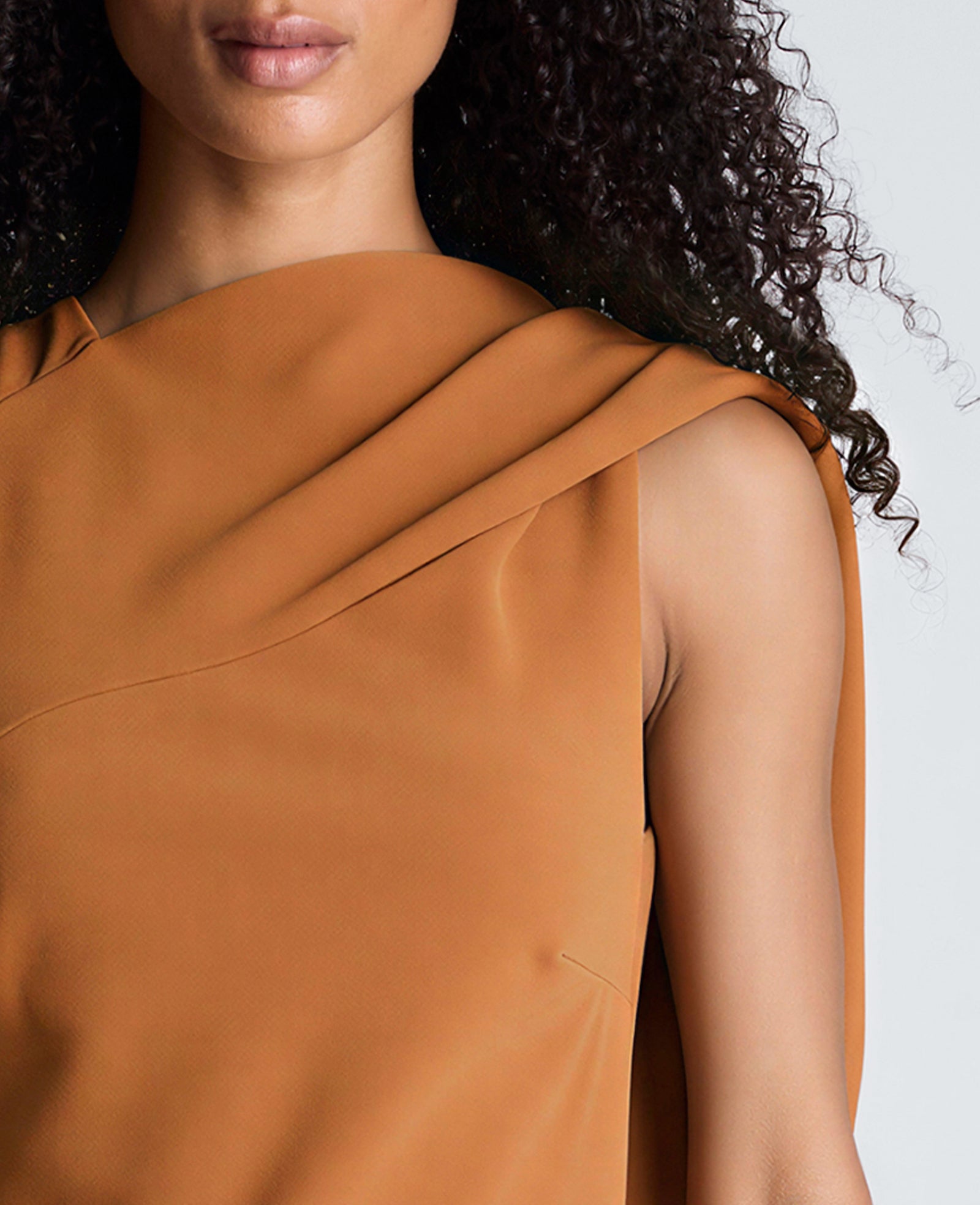 Kenneth Cole Reaction Drape Back Maxi Dress abito lungo color acero in poliestere