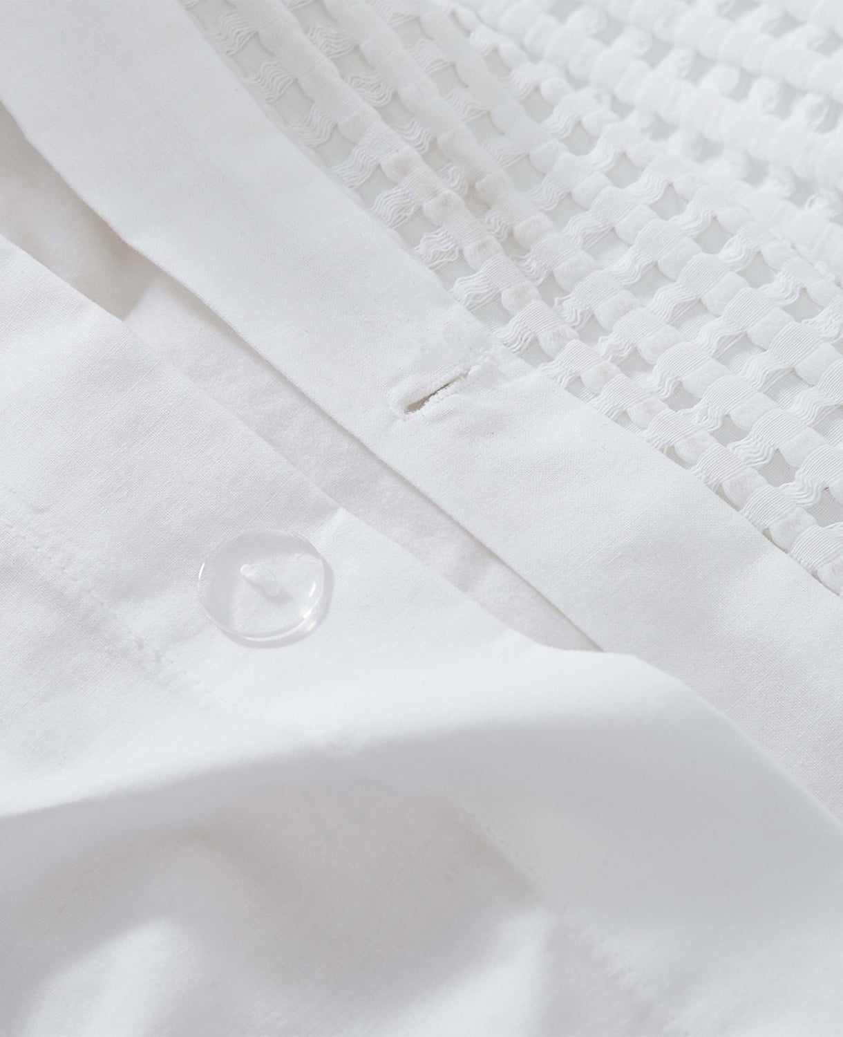 Kenneth Cole Reaction Home & Bedding Reversible Solid White Waffle Comforter Set trapunta bianca