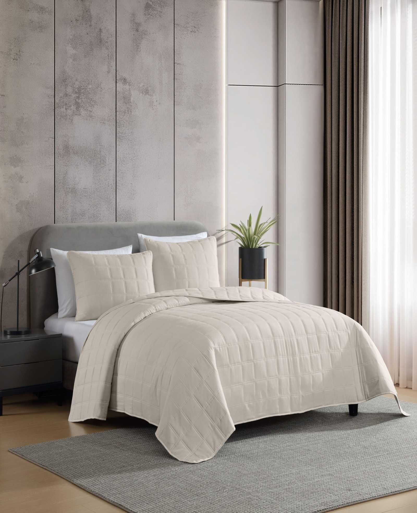Kenneth Cole Reaction Home & Bedding Stonewashed Quilt Set set trapunta beige in poliestere leggero