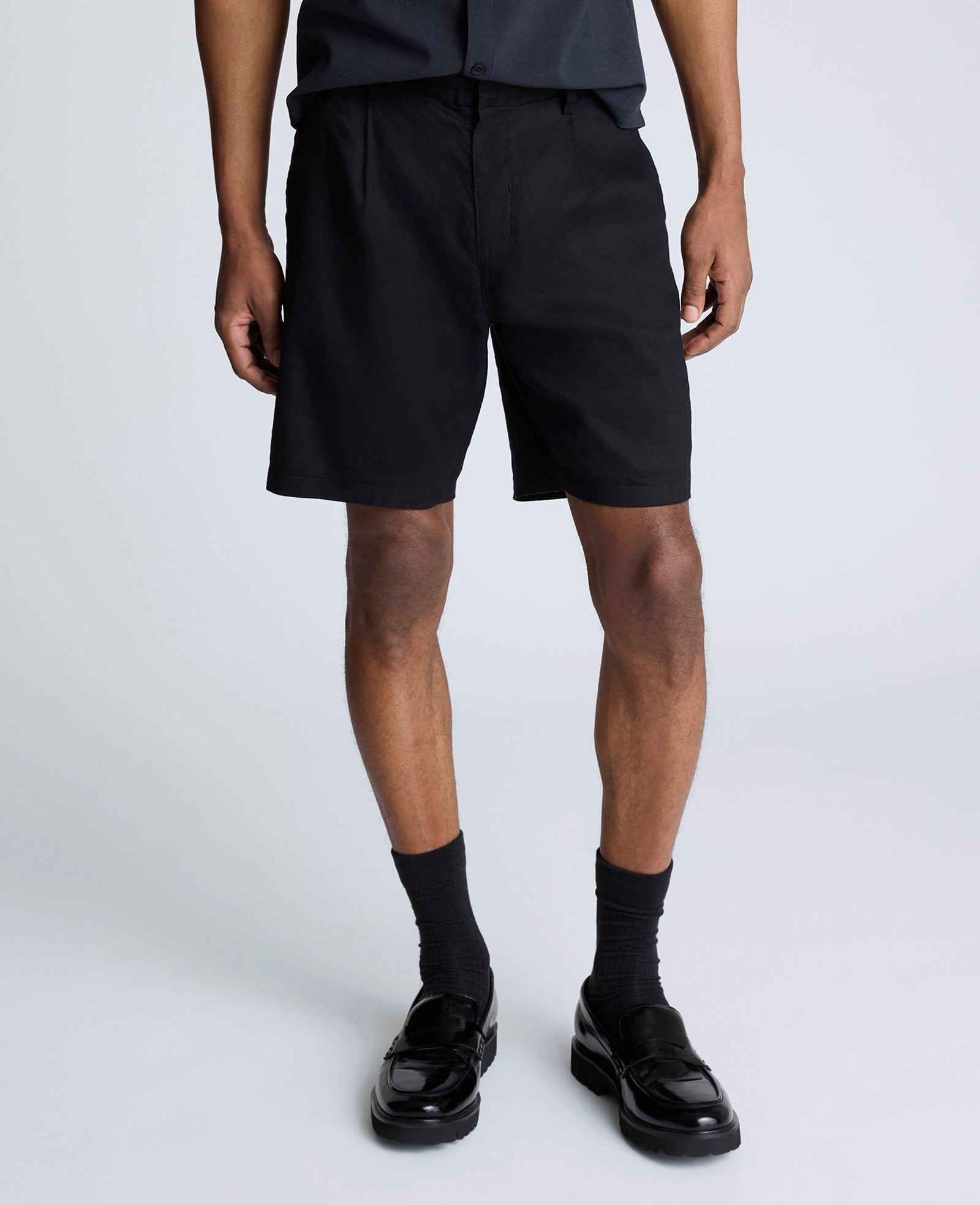 Kenneth Cole Reaction Clothing Performance Pleated Linen Short nero in lino