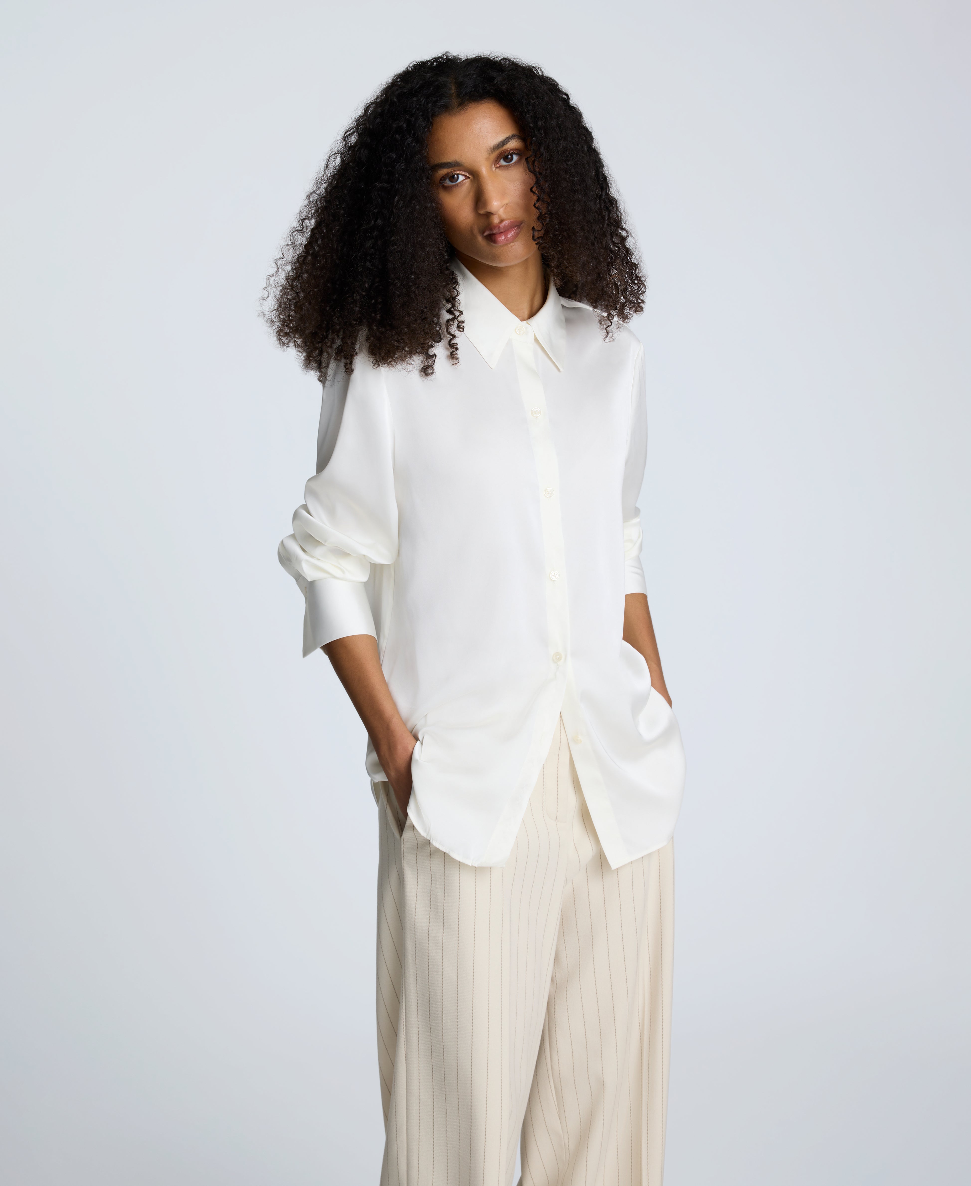 Kenneth Cole Reaction Clothing Satin Button Front camicia oyster in raso