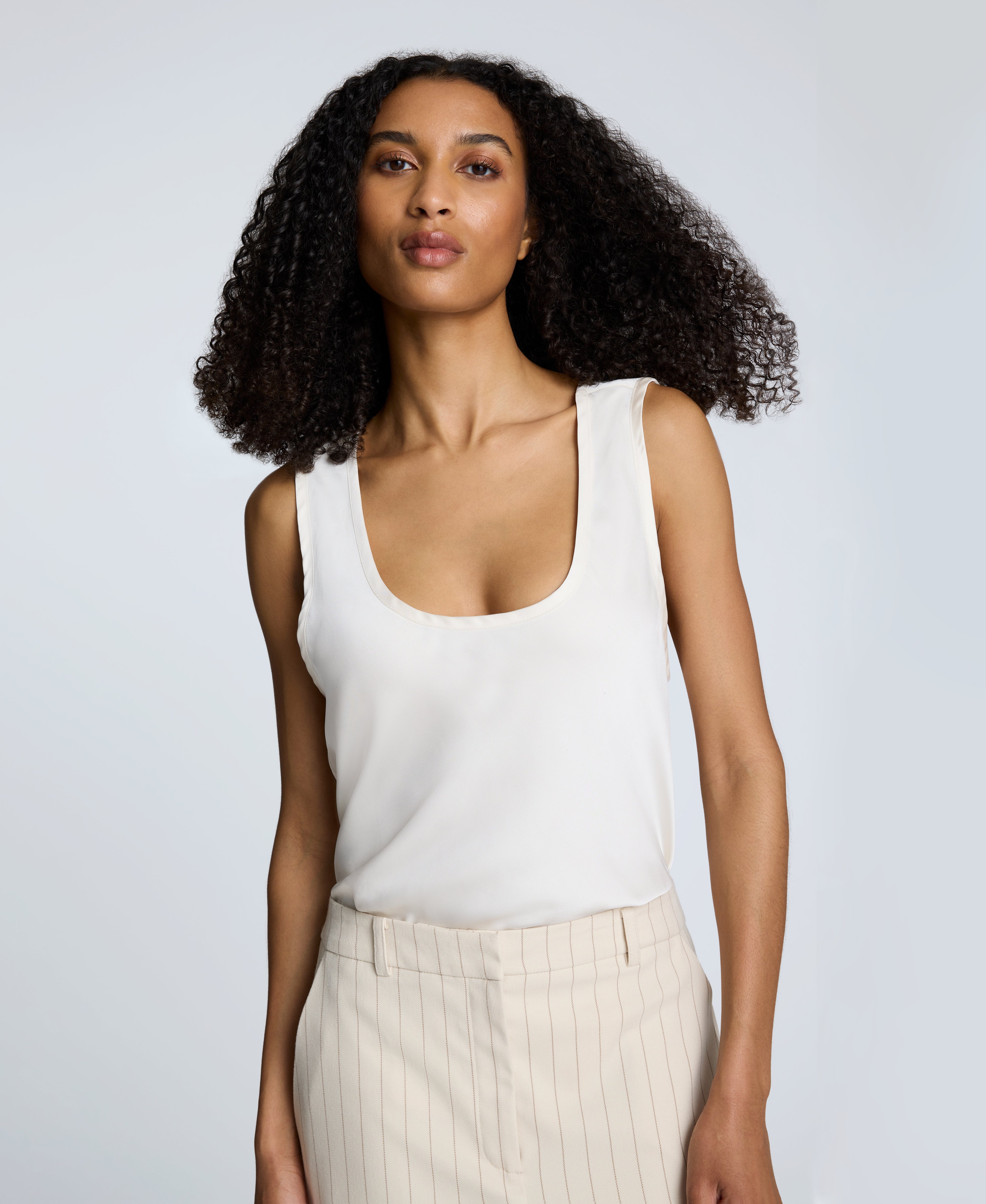 Kenneth Cole Reaction Clothing Satin Scoop Neck Tank canotta Oyster XS in raso