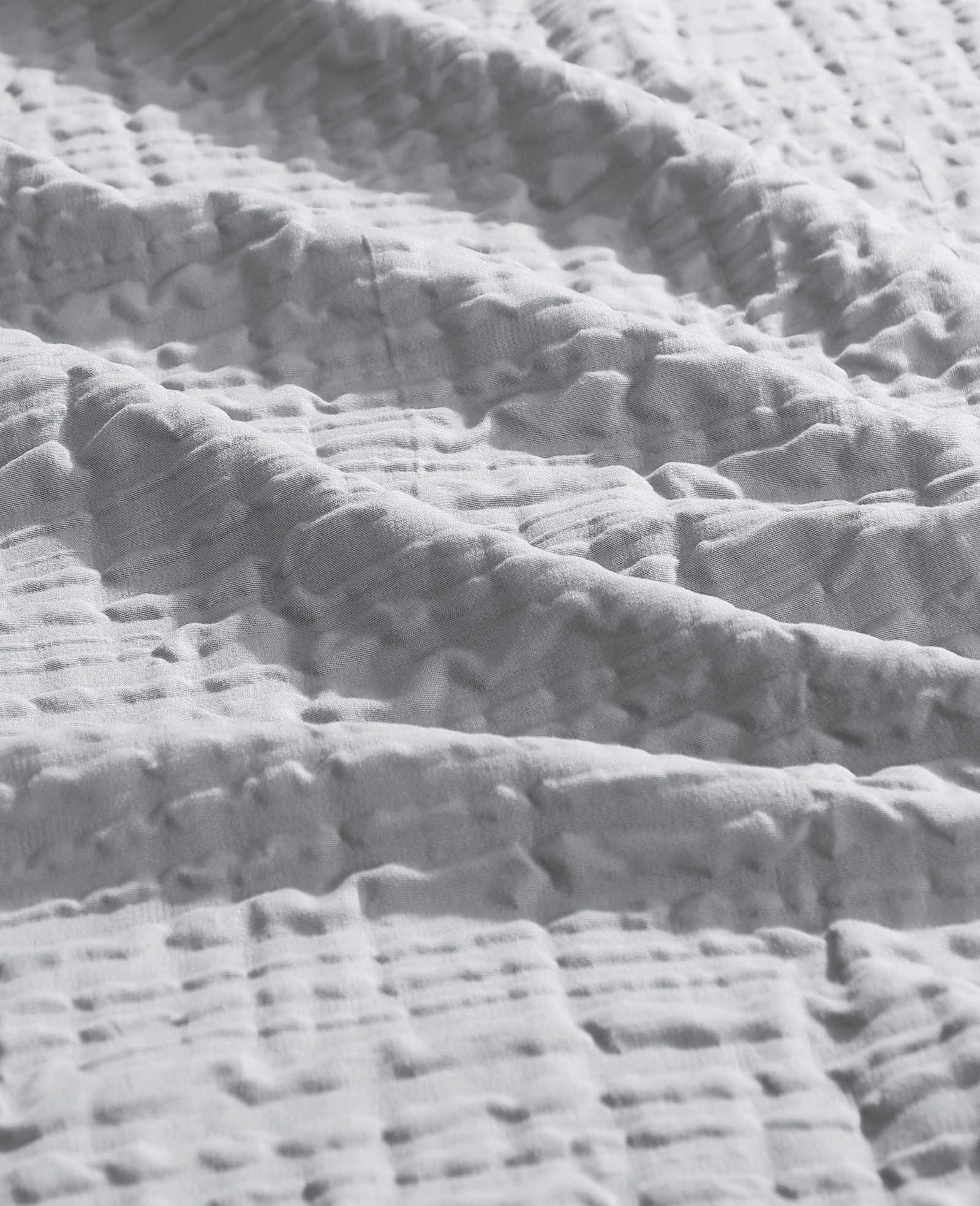 Kenneth Cole Reaction Home & Bedding Serenity Wavy Lines Comforter Set trapunta grigia in poliestere