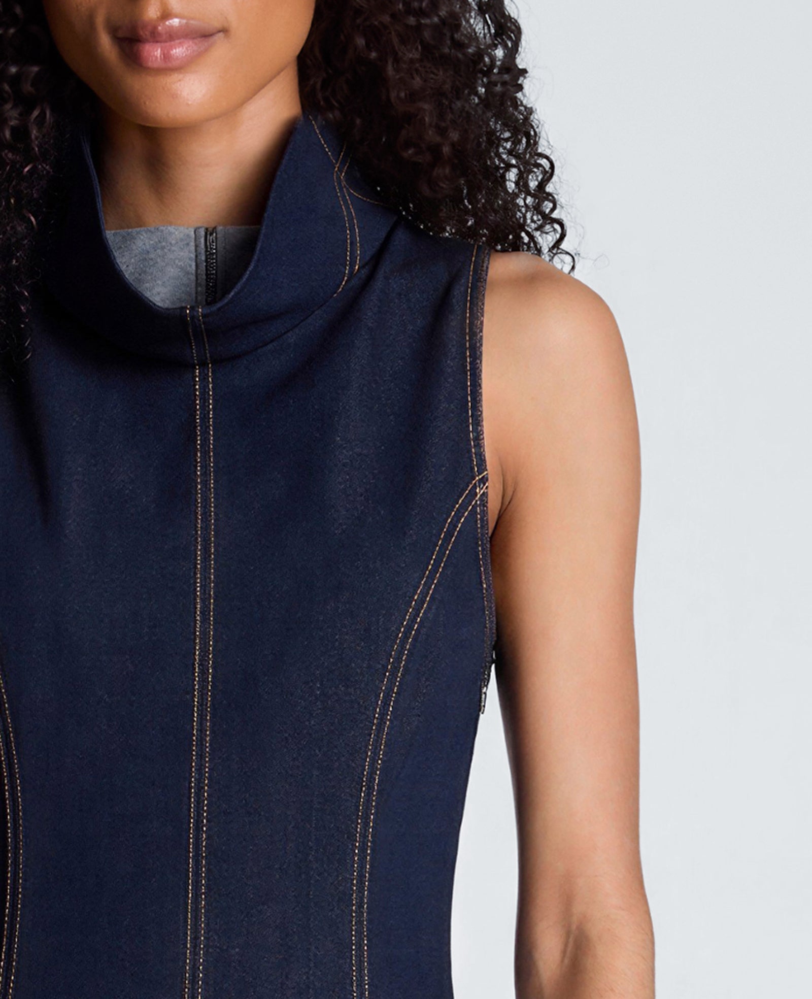 Kenneth Cole Reaction Clothing High Stand Collar Denim Midi Dress abito midi indaco effetto denim smanicato
