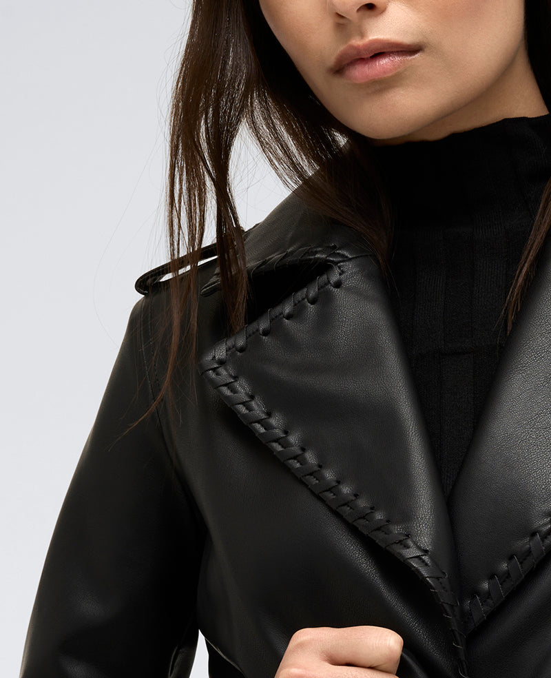 Kenneth Cole Reaction Clothing Faux Leather Belted Trench trench nero in ecopelle con cintura
