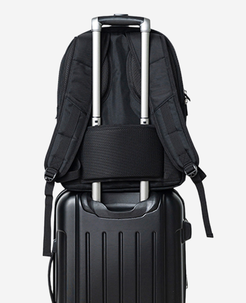 Kenneth Cole Reaction Luggage Brooklyn Backpack zaino nero porta laptop