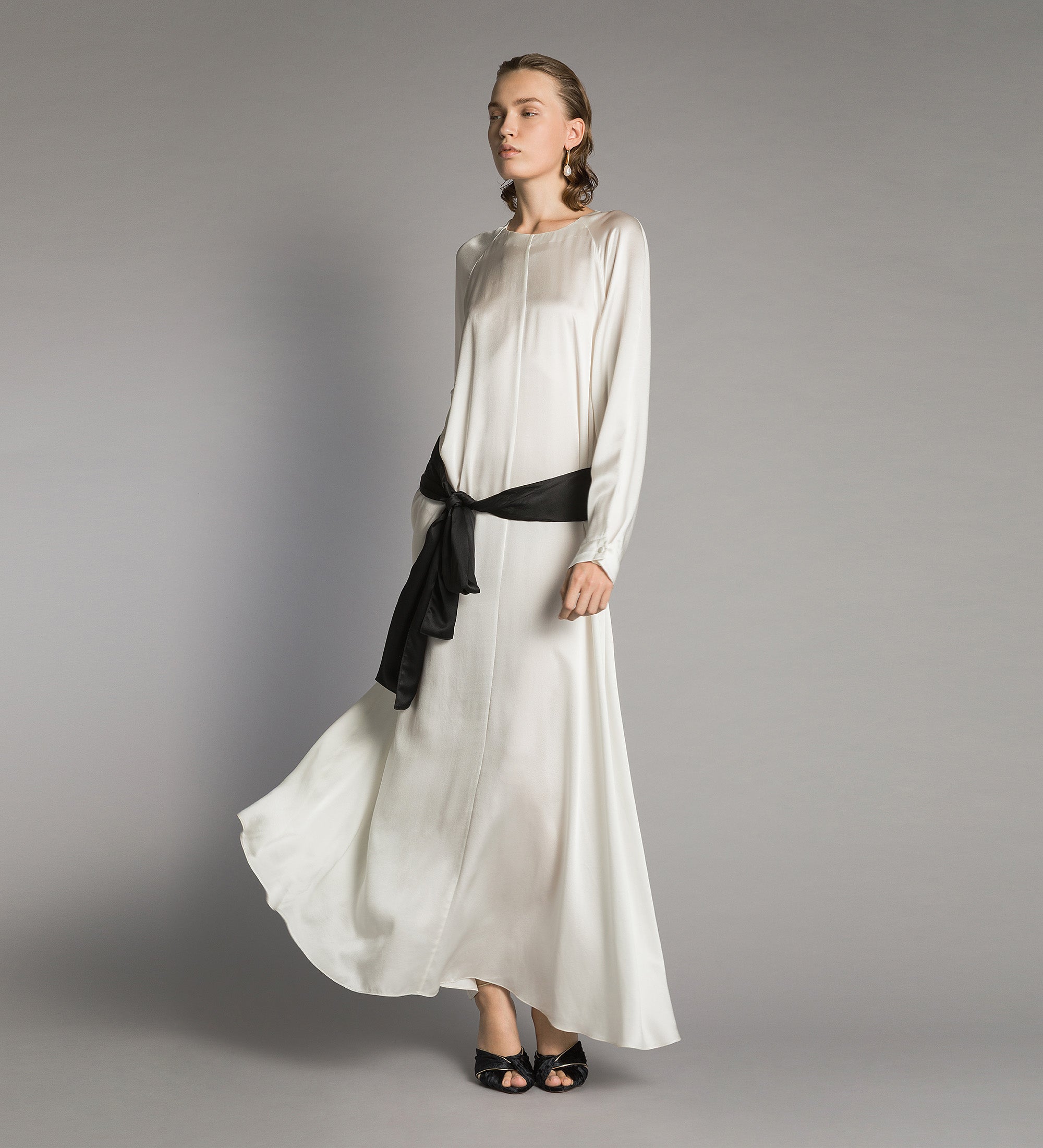 Forte abiti Heavy Silk Satin Dress With Sash Diamond bianco abito lungo in seta