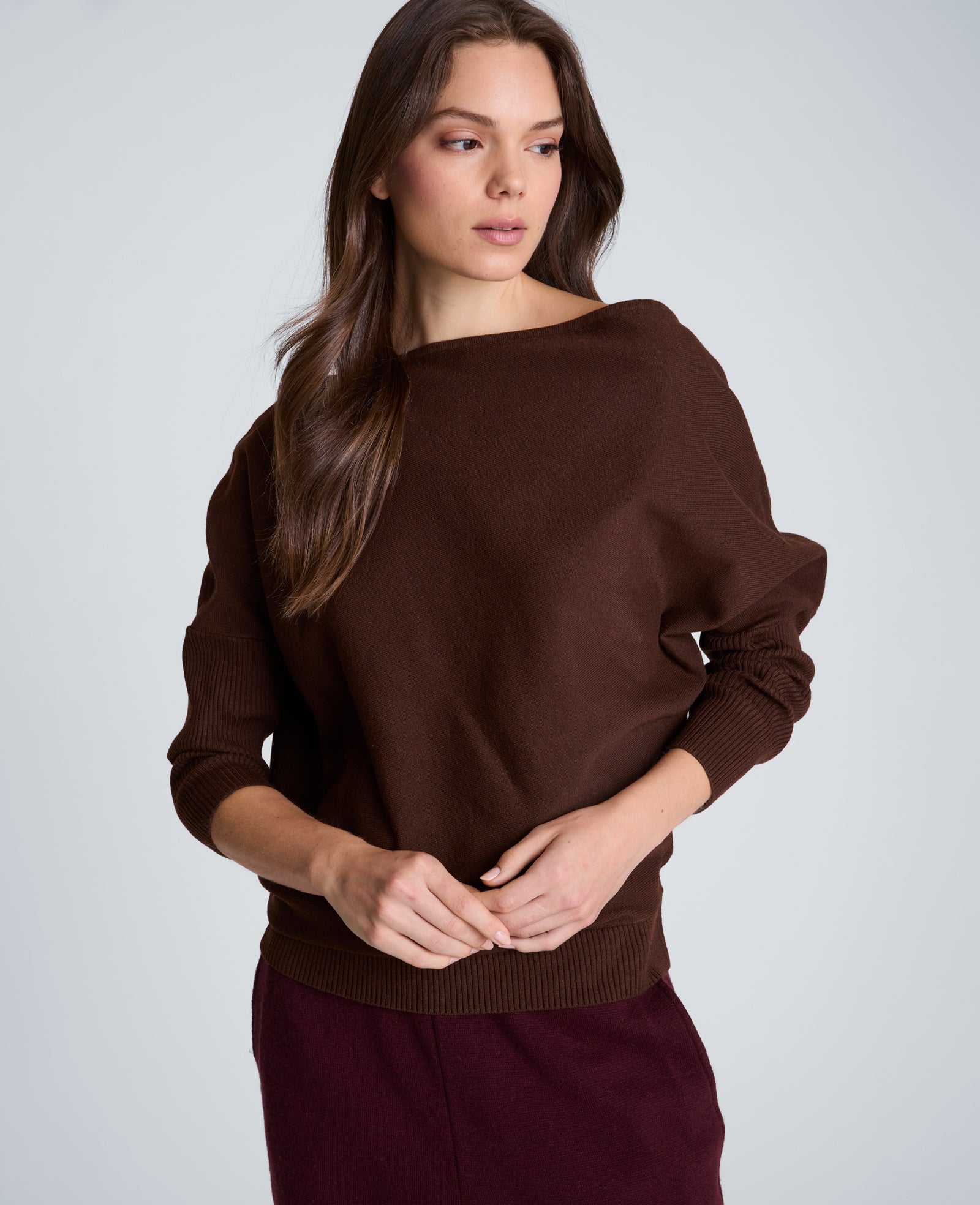 Kenneth Cole Reaction Clothing Asymmetrical Drape Neck Jersey Body Sweater maglione marrone