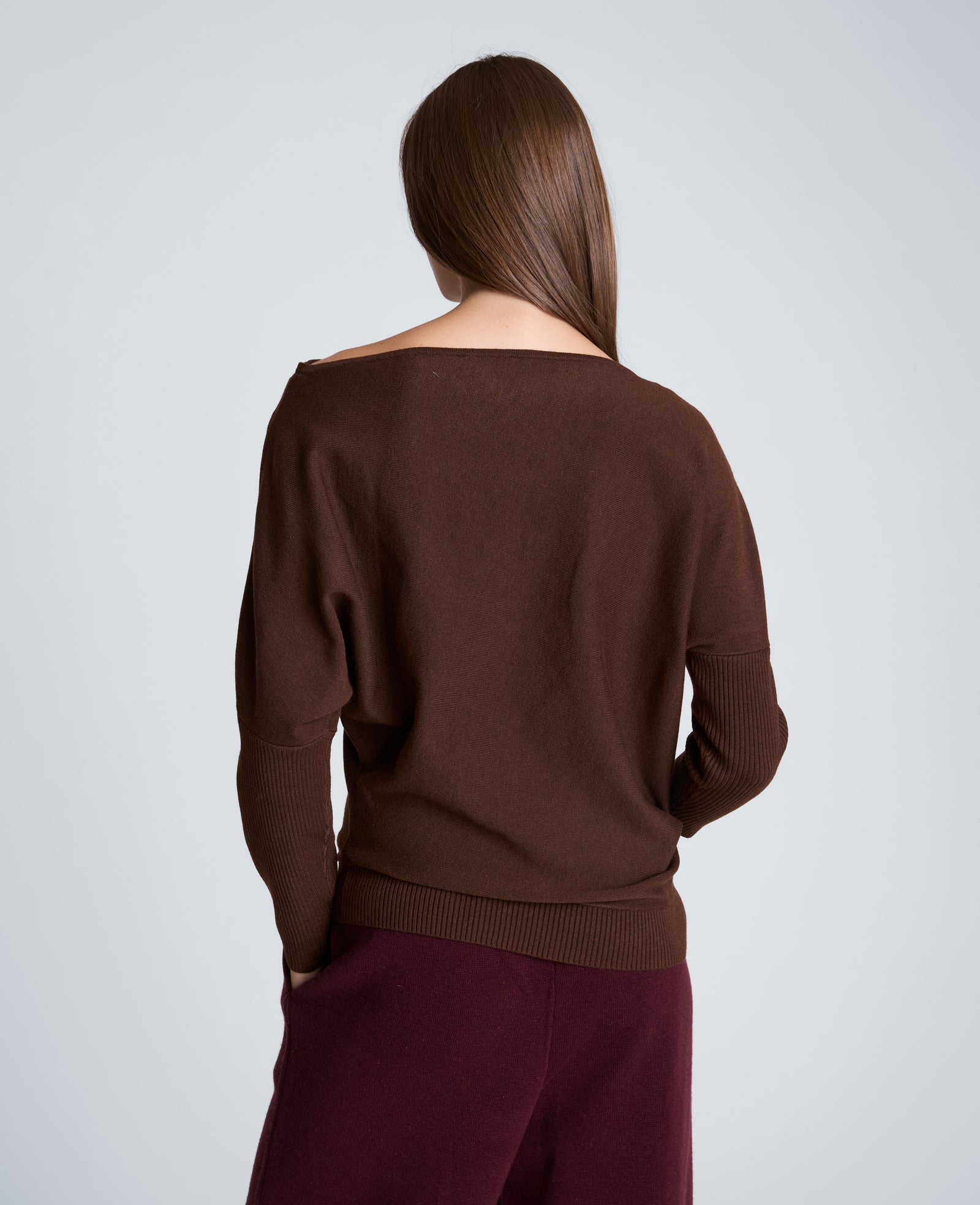 Kenneth Cole Reaction Clothing Asymmetrical Drape Neck Jersey Body Sweater maglione marrone