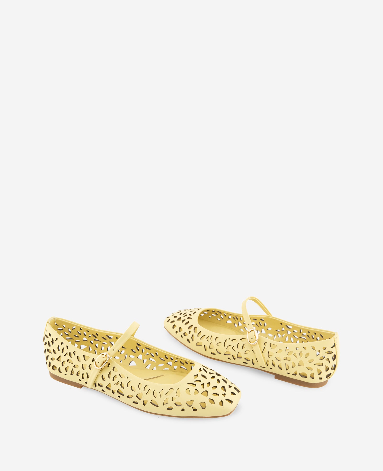 Kenneth Cole Reaction Shoes Jasper Perforated Leather Ballet Flat ballerine giallo burro in pelle