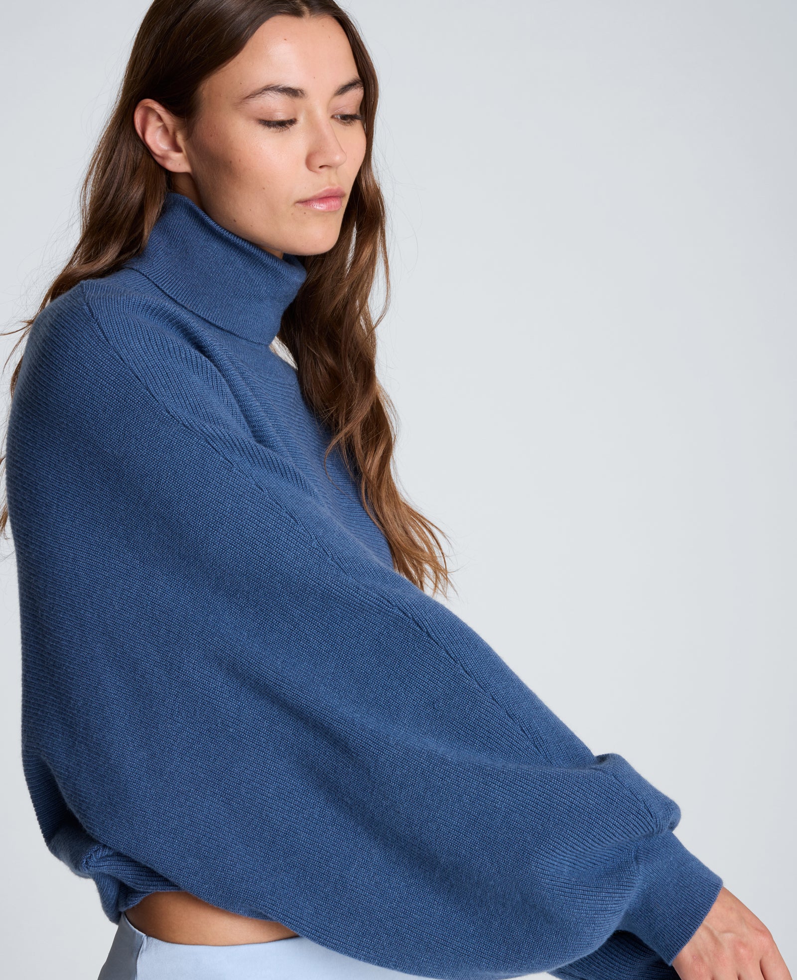 Kenneth Cole Reaction Clothing Horizontal Shaker Crop Turtleneck maglione blu cropped