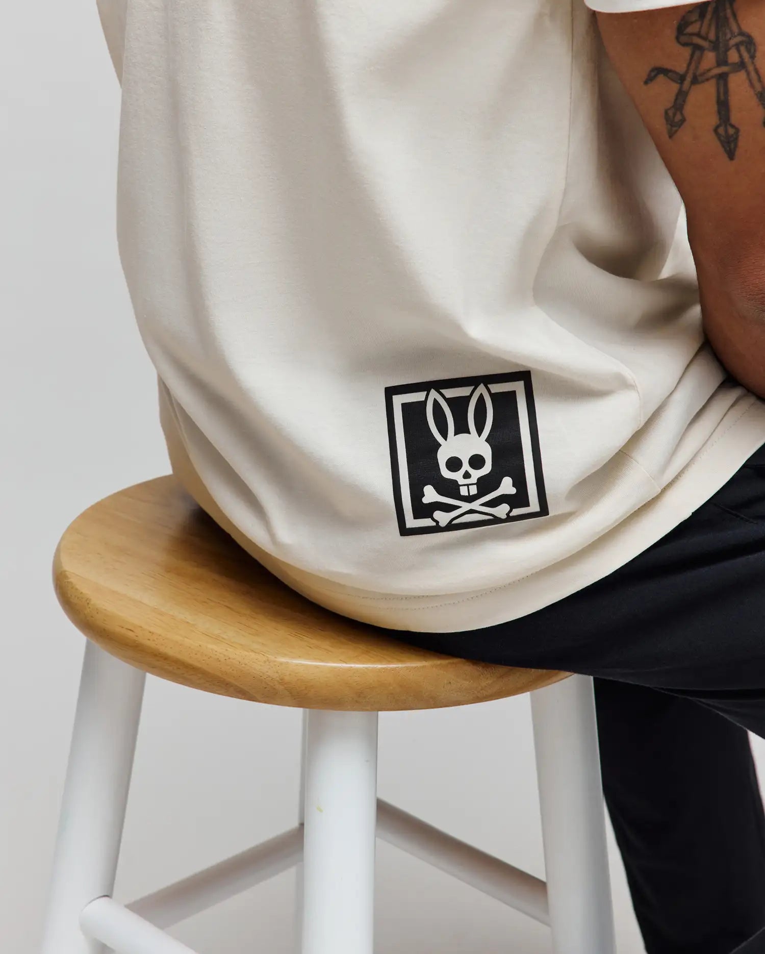 Psycho Bunny Men's Tees Keon Graphic Tee t-shirt in cotone Pima con grafica