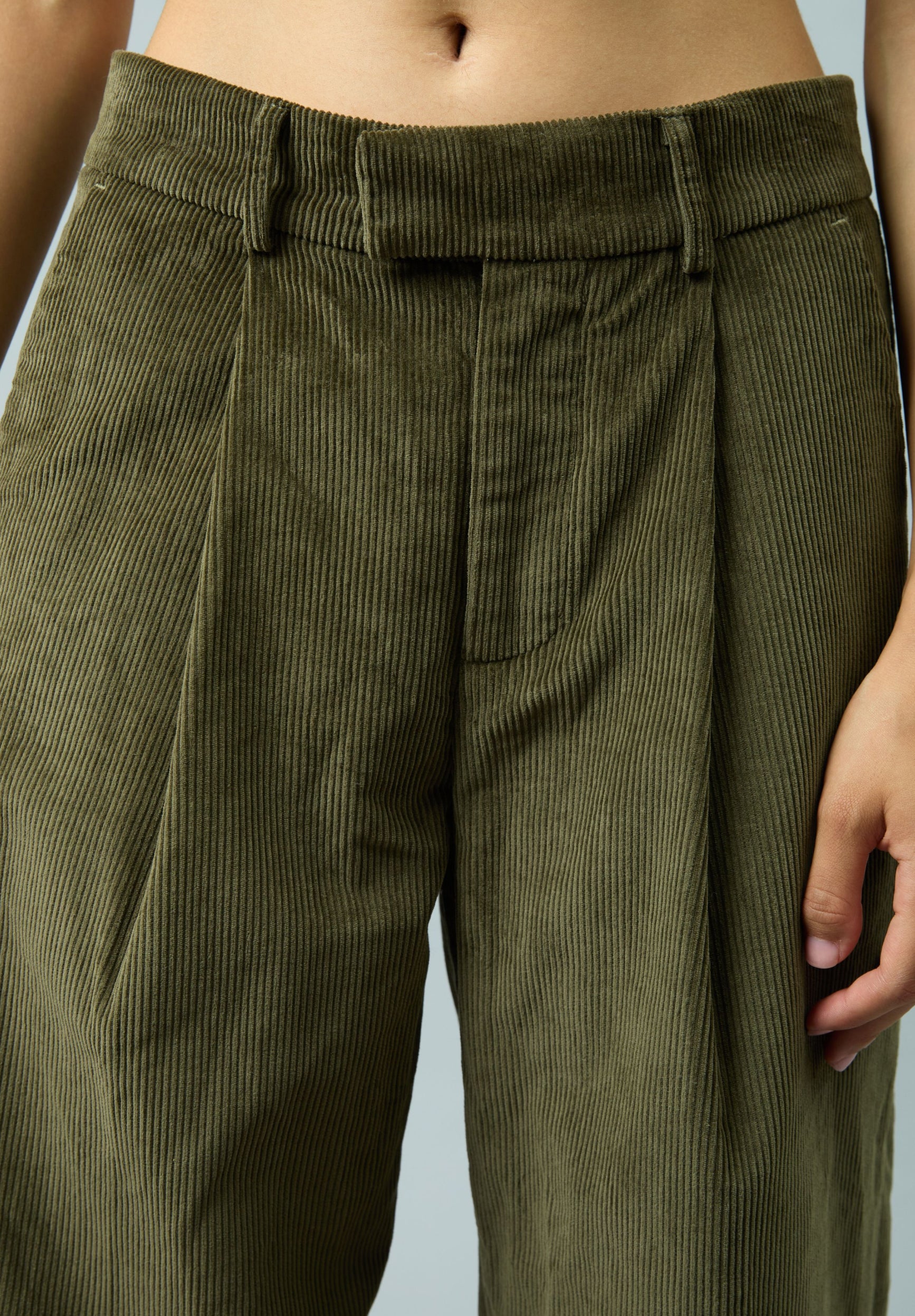 House Of Sunny Women's Shorts & Trousers CORDUROY WORKER PANTS pantaloni in velluto verde oliva