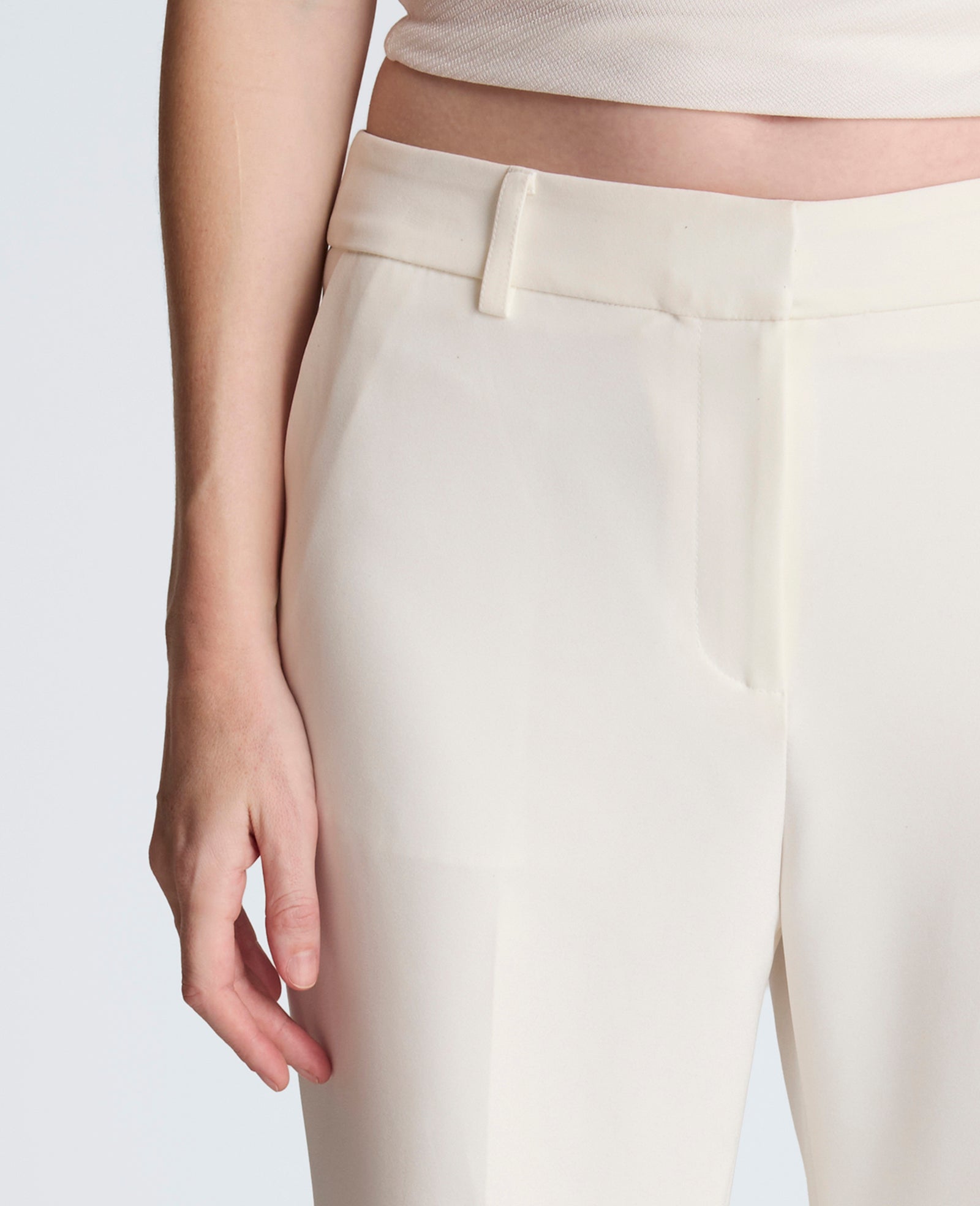 Kenneth Cole Clothing Luxe Twill Fly Front Flare Pant pantaloni bianchi vita media