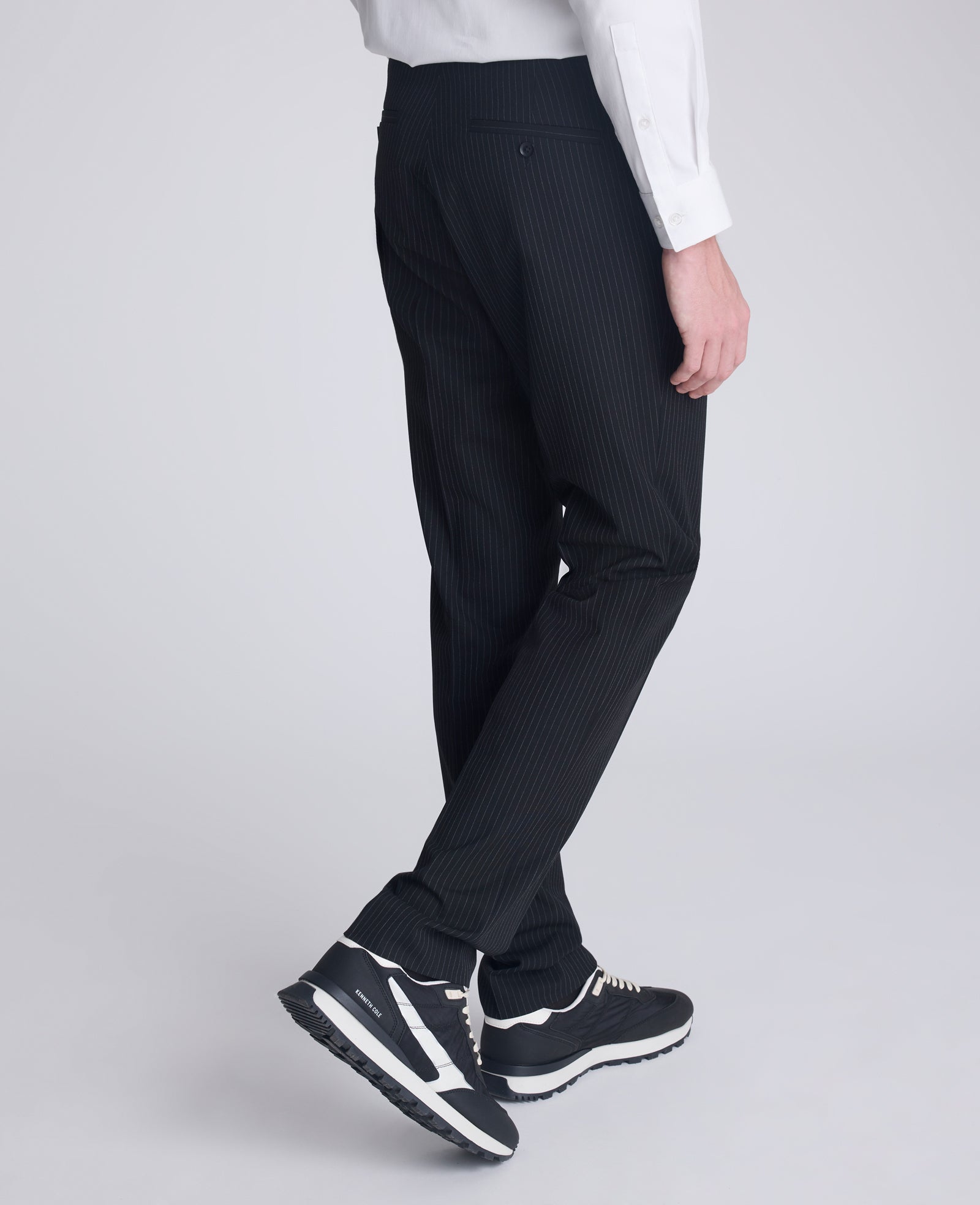 Kenneth Cole Reaction Clothing Ready Flex Slim Fit Pinstripe Nested Suit abito nero gessato slim fit
