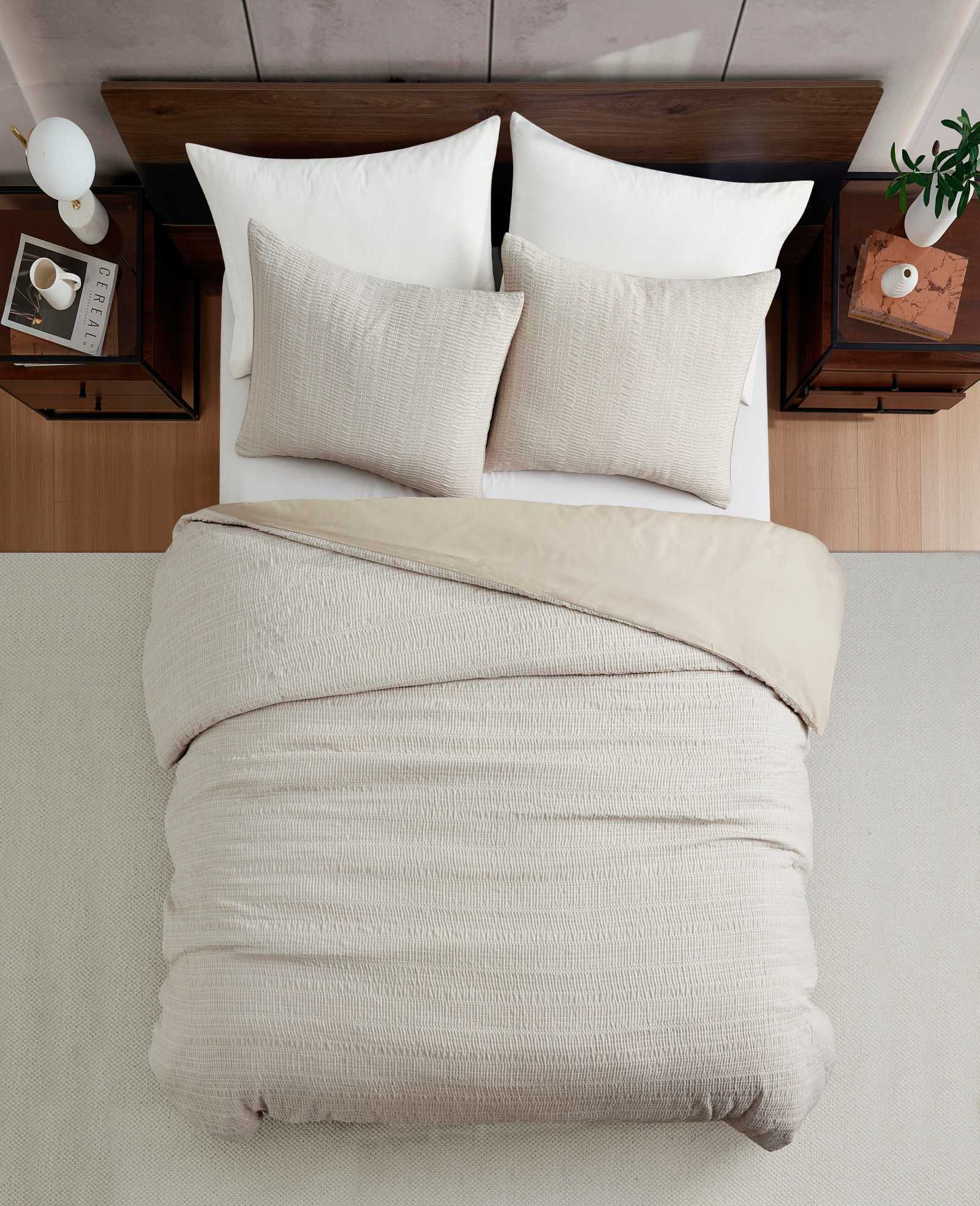 Kenneth Cole Reaction Home & Bedding Stitched Gauze Comforter Set set copriletto beige