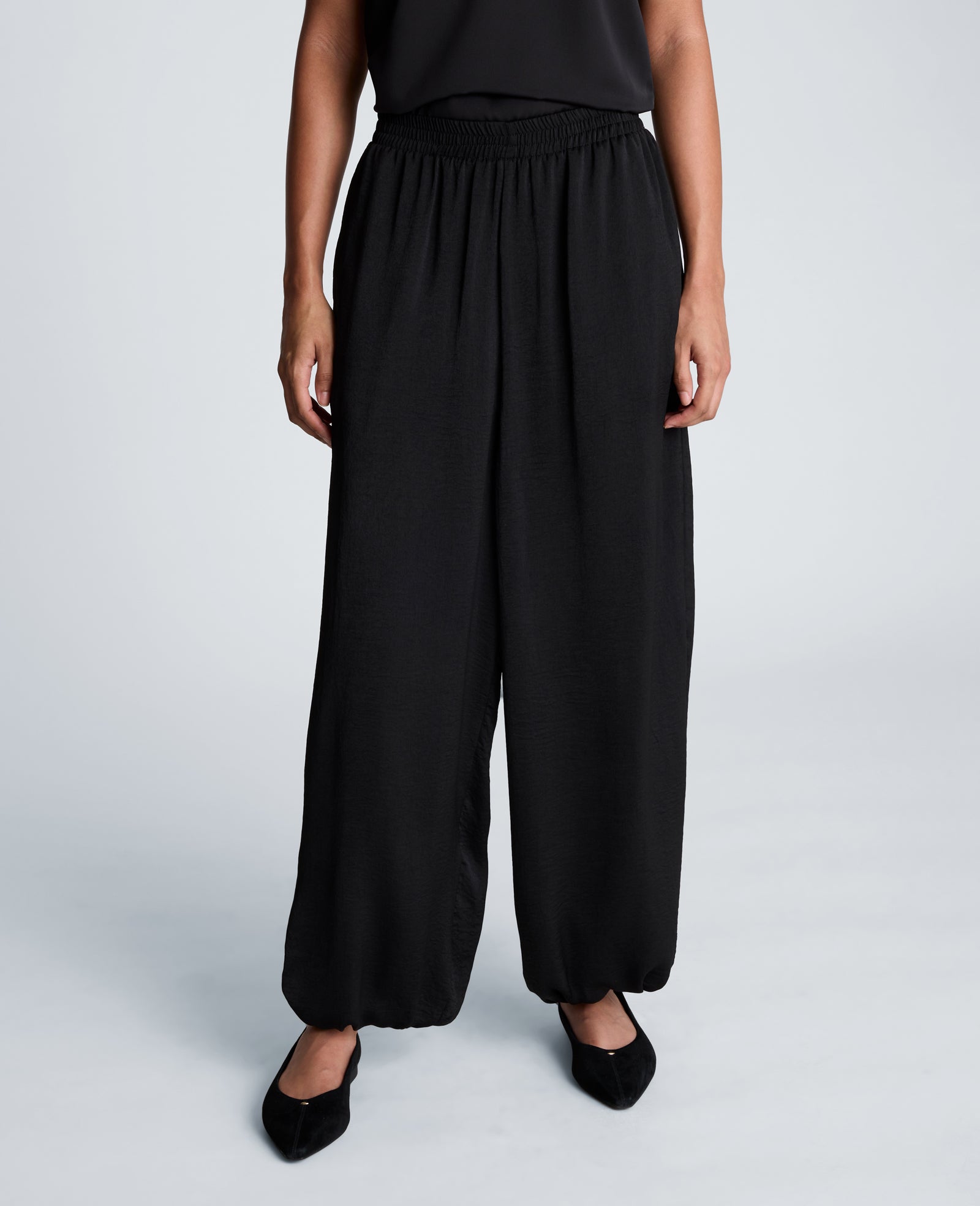 Kenneth Cole Reaction Clothing Pull On Balloon Leg Pant pantaloni neri in raso