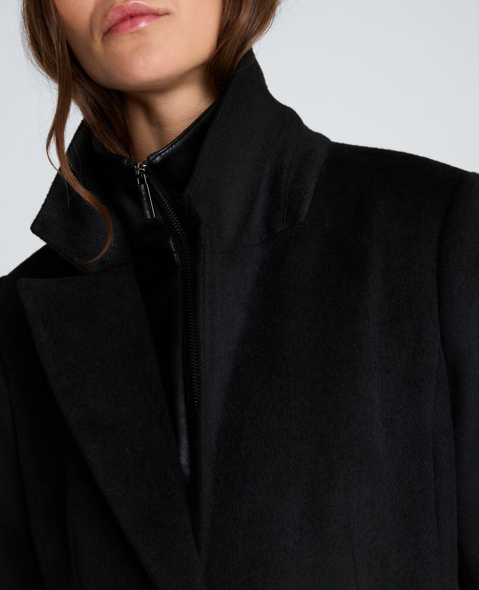Kenneth Cole Reaction Clothing Wool Topper Coat with Vegan Leather Zip Up cappotto nero in lana