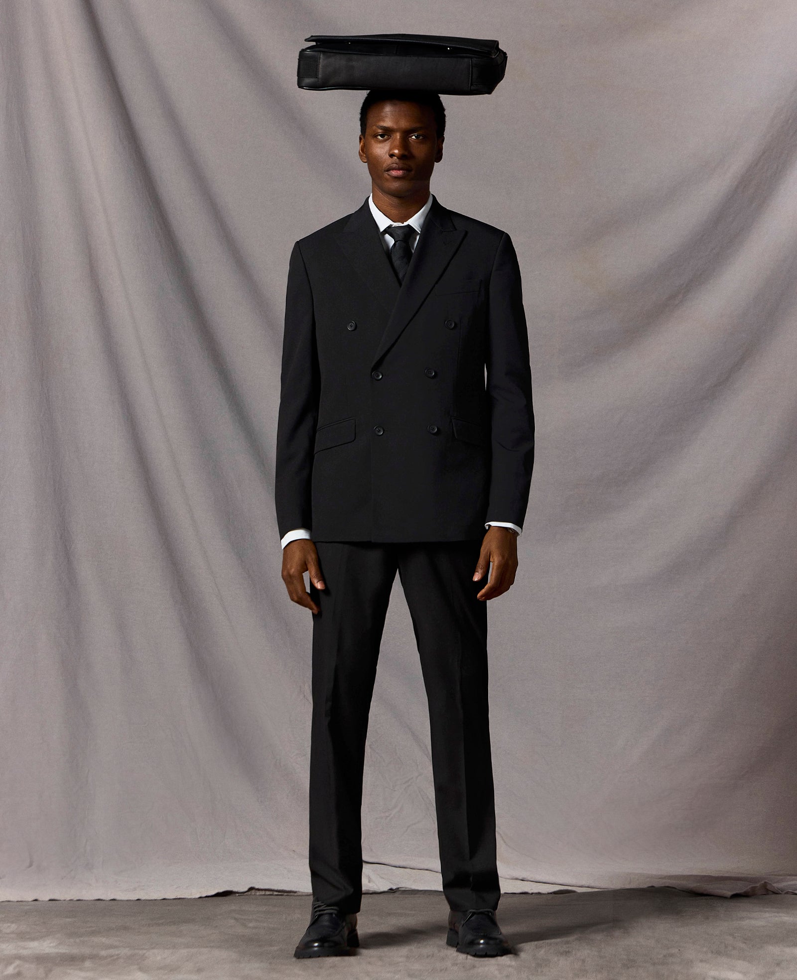 Kenneth Cole Reaction Clothing Ready Flex Slim-Fit Double-Breasted Suit completo nero slim fit