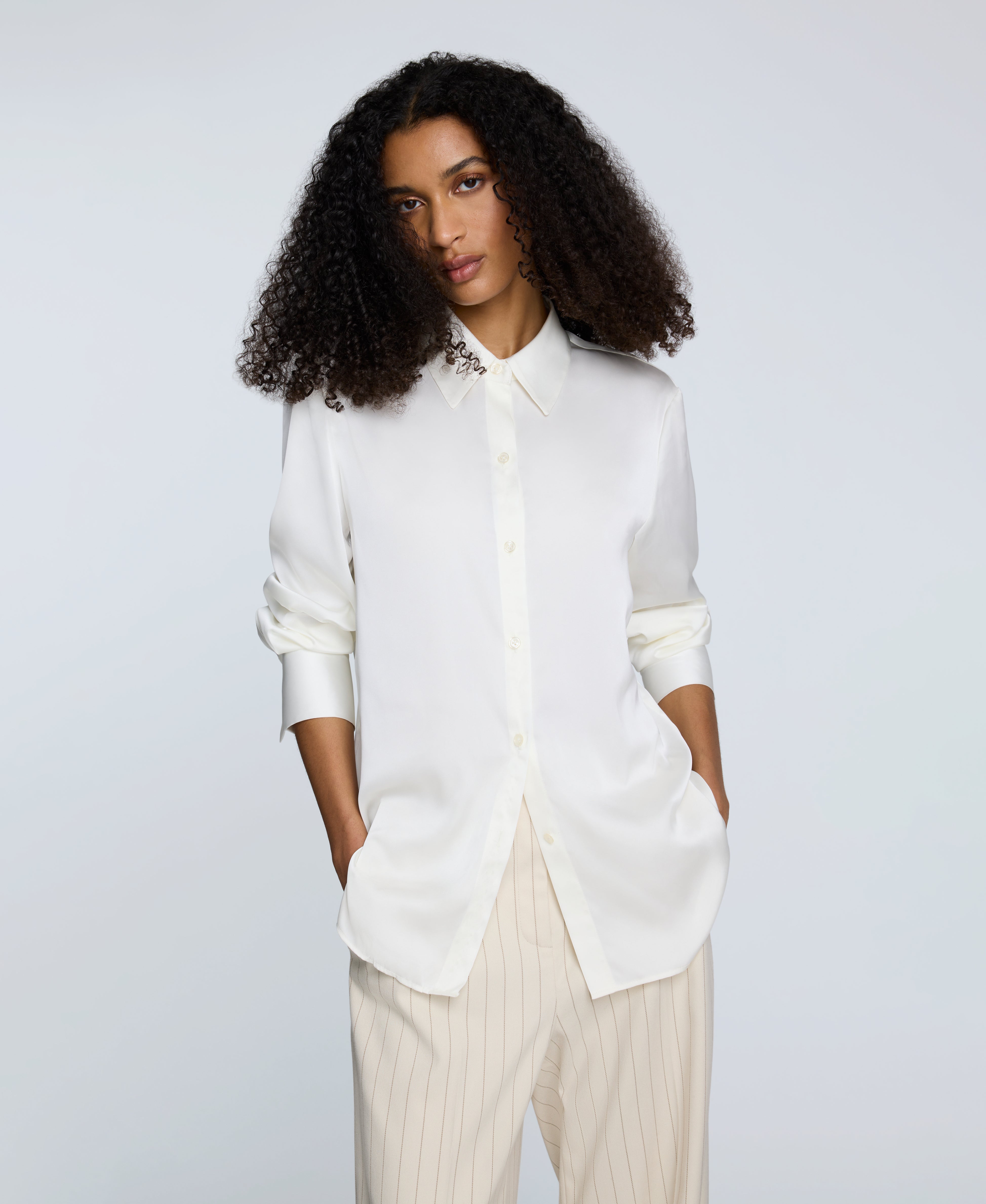 Kenneth Cole Reaction Clothing Satin Button Front camicia oyster in raso
