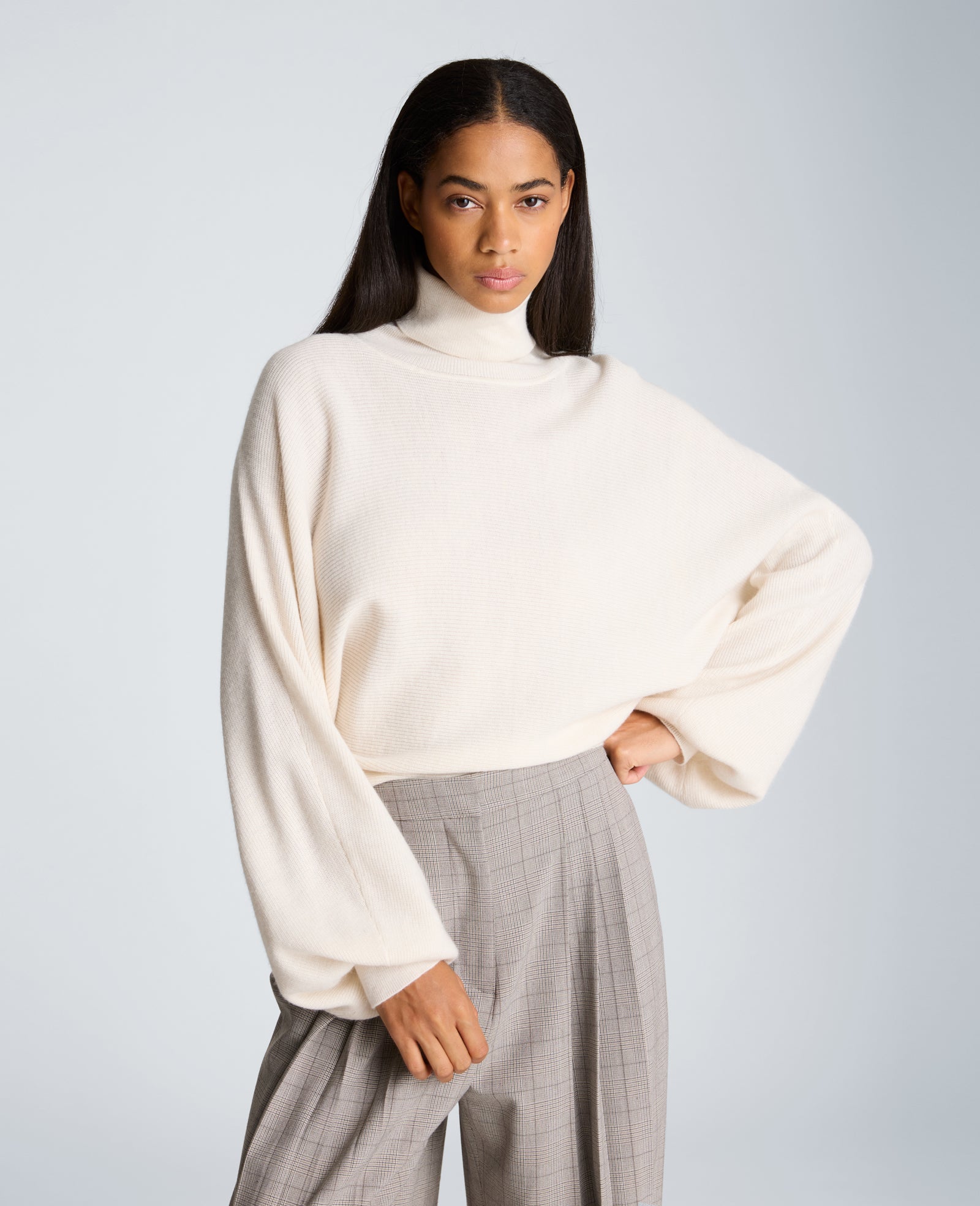 Kenneth Cole Reaction Clothing Horizontal Shaker Crop Turtleneck maglia oyster dolcevita corta