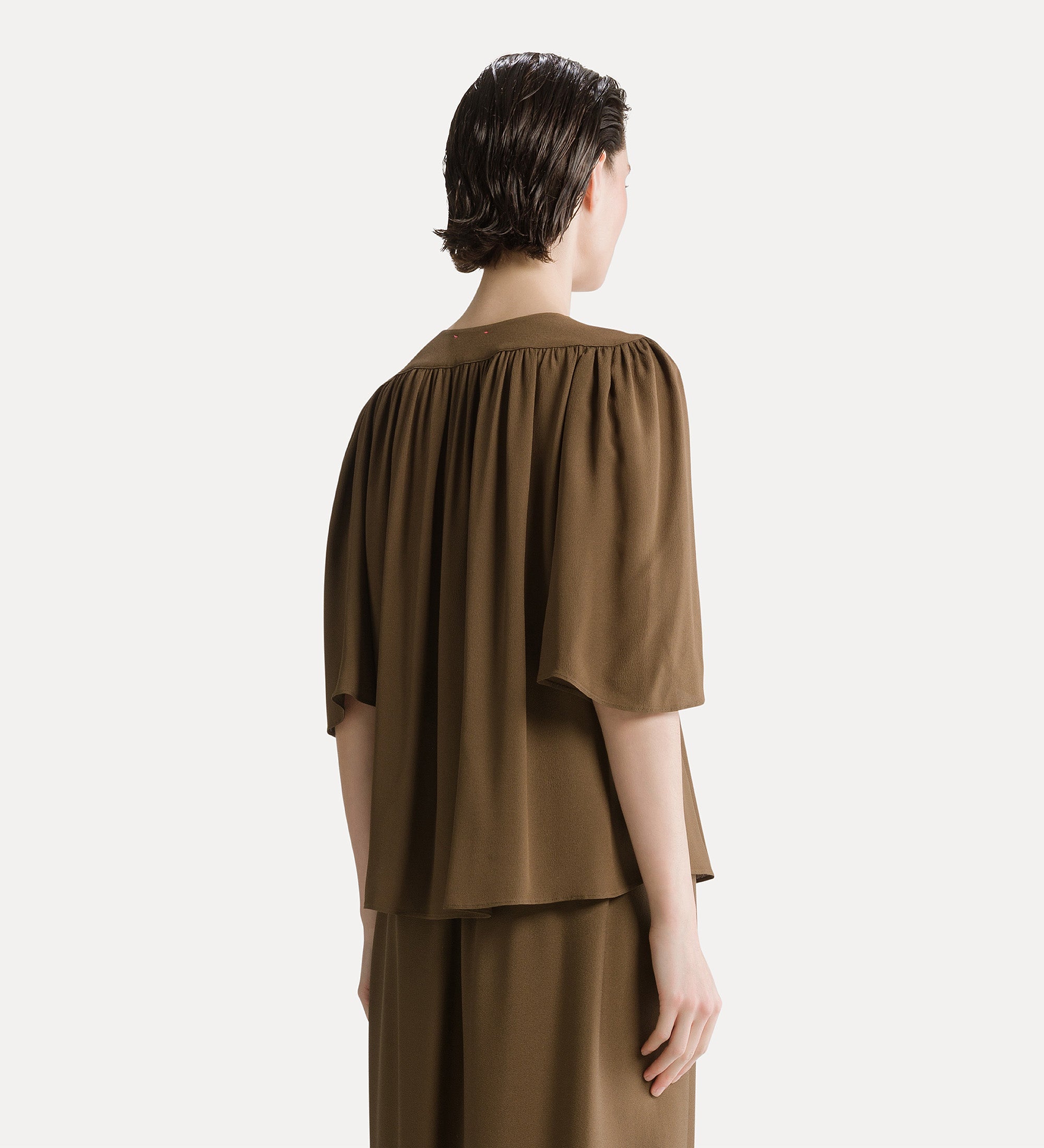 Forte top blouse with sculptural buckle in silk-blend marocaine blusa oud