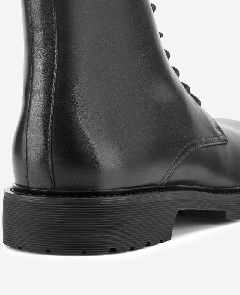 Kenneth Cole Reaction Shoes Dismon Lug Sole Combat Boot anfibi in pelle nera