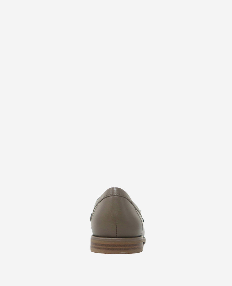 Kenneth Cole Reaction Shoes Lyra mocassino in pelle Shitake