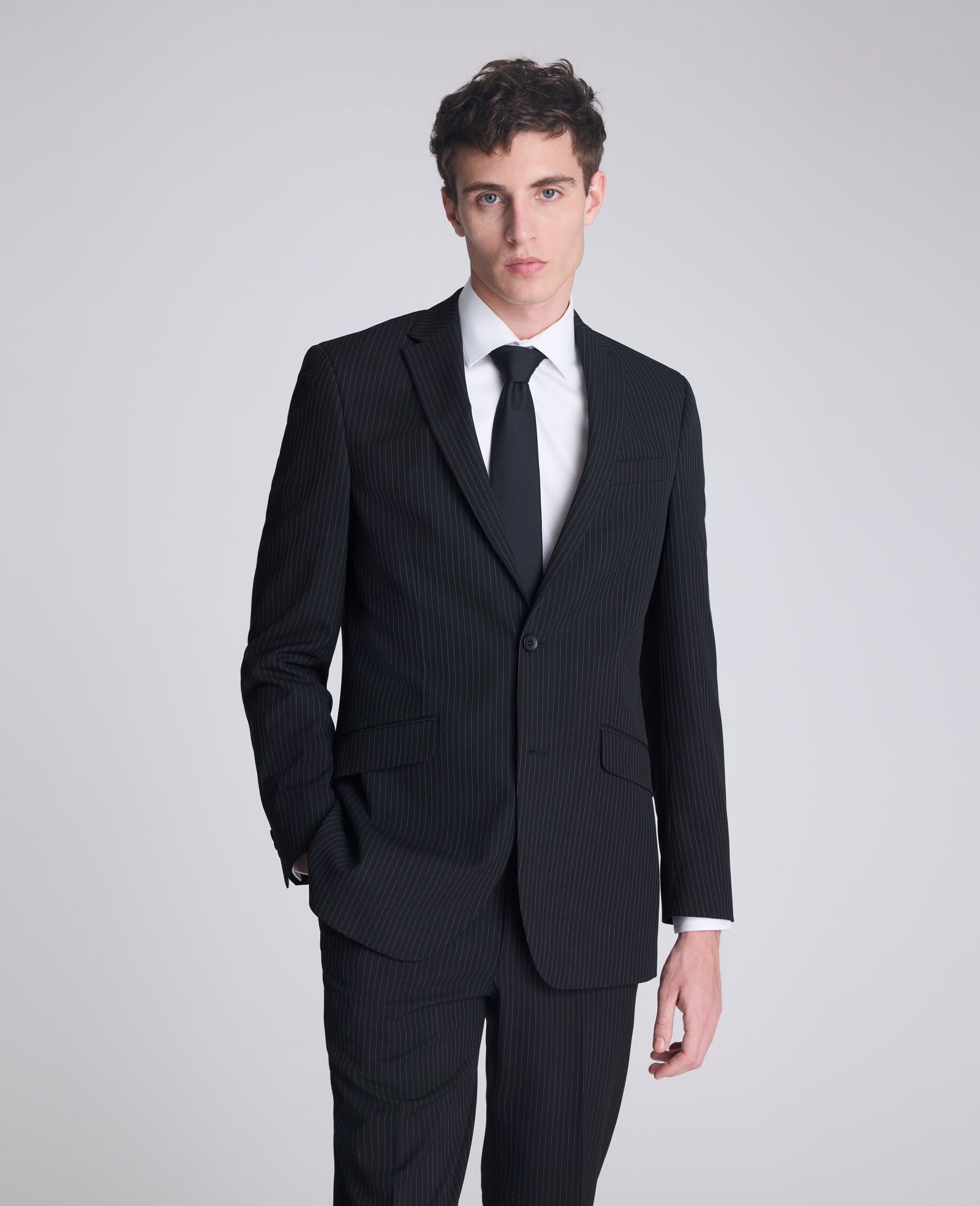 Kenneth Cole Reaction Clothing Ready Flex Slim Fit Pinstripe Nested Suit abito nero gessato slim fit