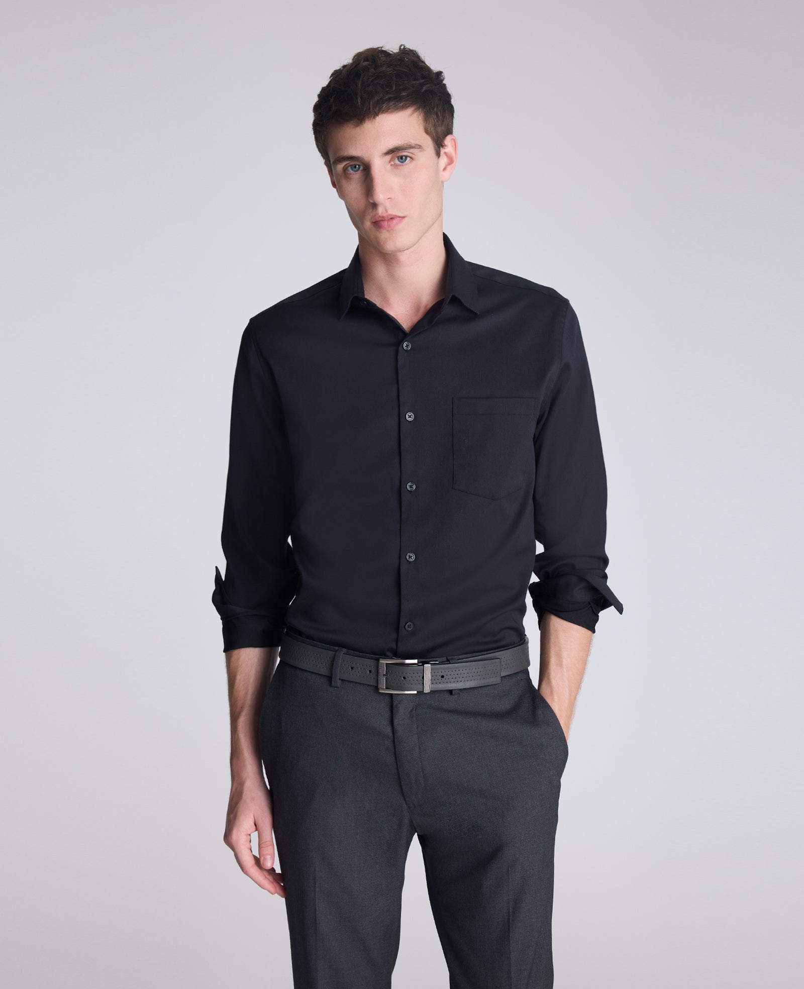 Kenneth Cole Reaction REACTION Slim-Fit Button-Down Dress Shirt camicia nera elasticizzata
