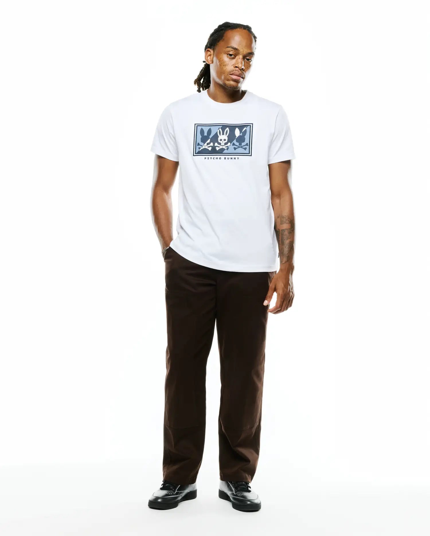 Psycho Bunny Men's Tees Desmond Graphic Tee t-shirt bianca in cotone Pima