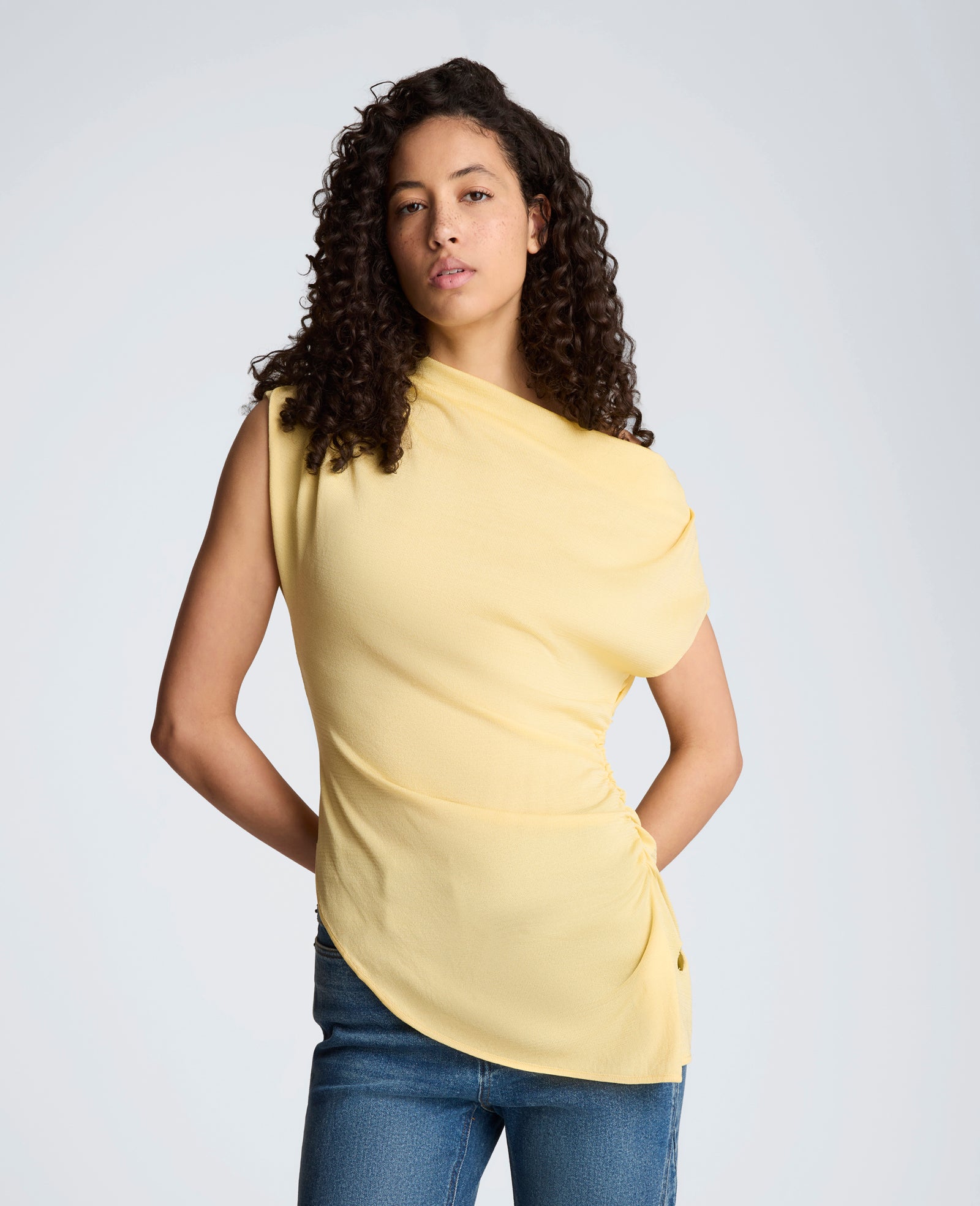 Kenneth Cole Reaction Clothing Asymmetrical Drape Neck Top top donna giallo pastello monospalla