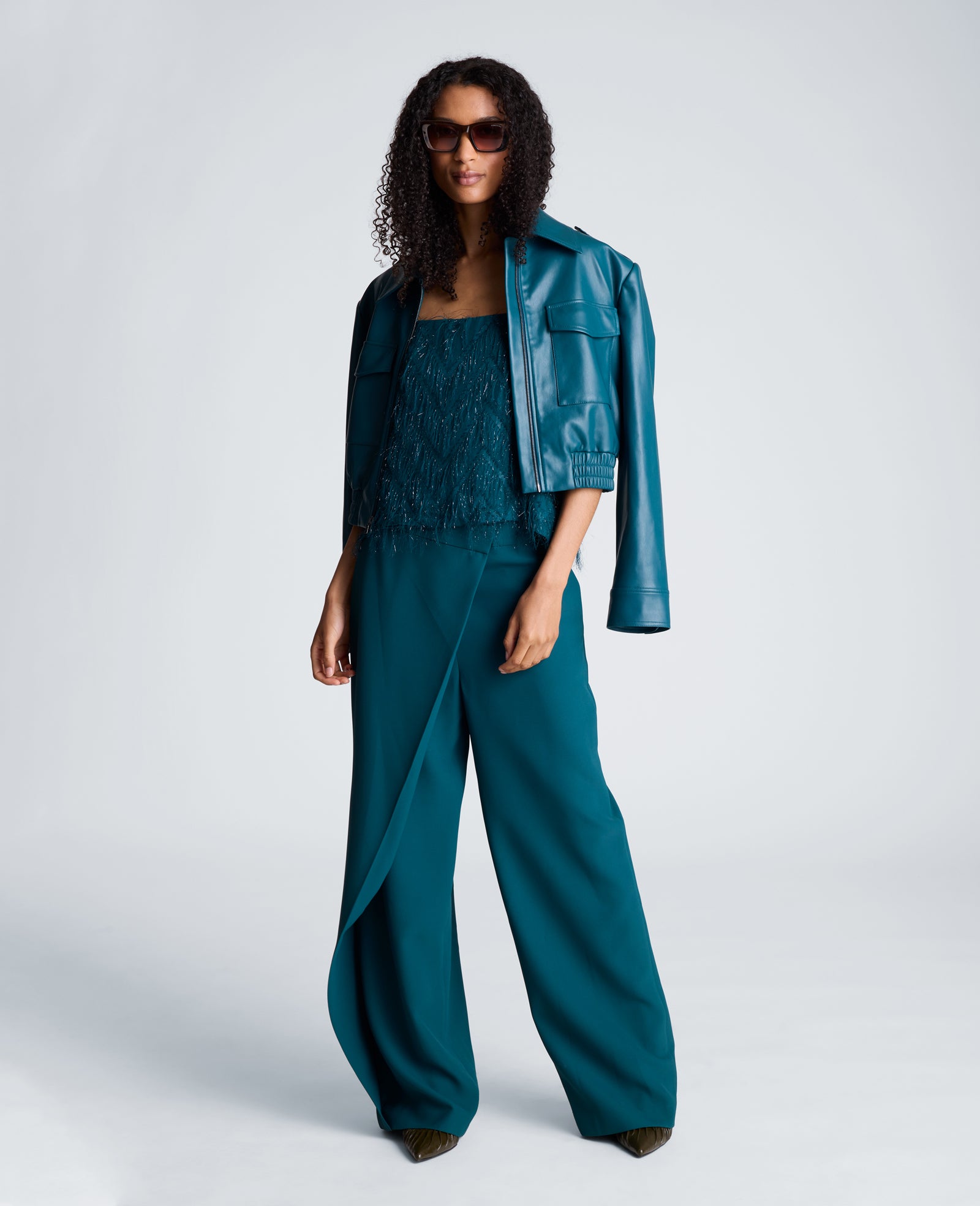 Kenneth Cole Reaction Clothing Cropped Cami top corto Teal Dusk con scollo quadrato
