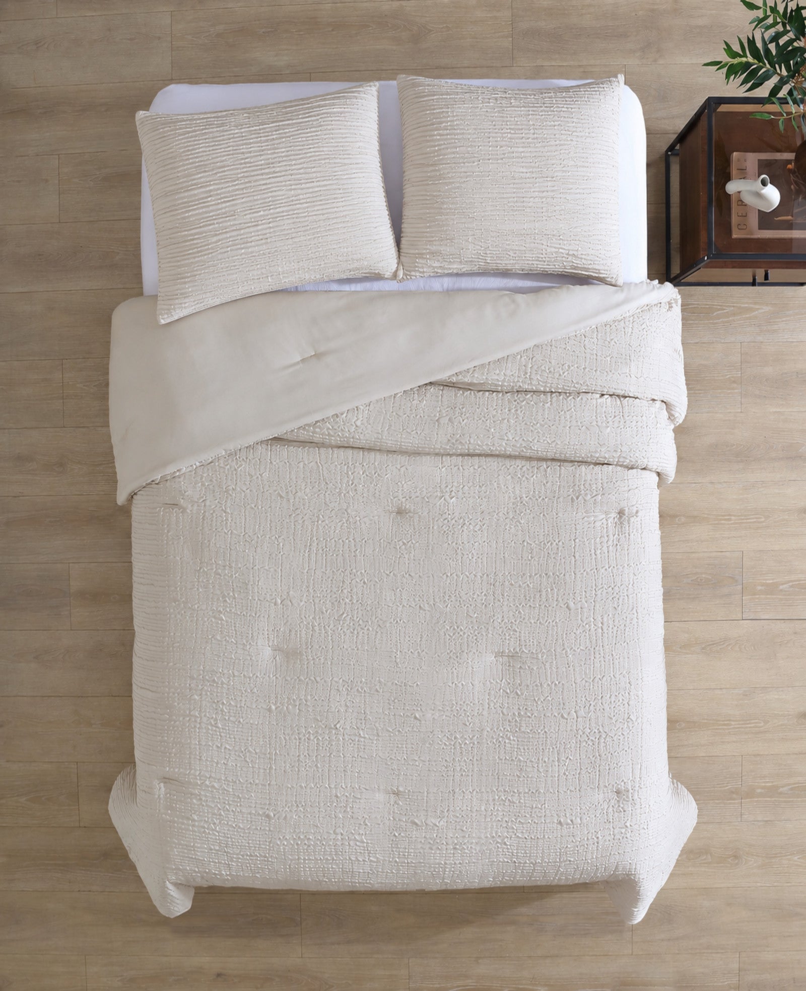 Kenneth Cole Reaction Home & Bedding Serenity Wavy Lines Beige Comforter Set set trapunta beige
