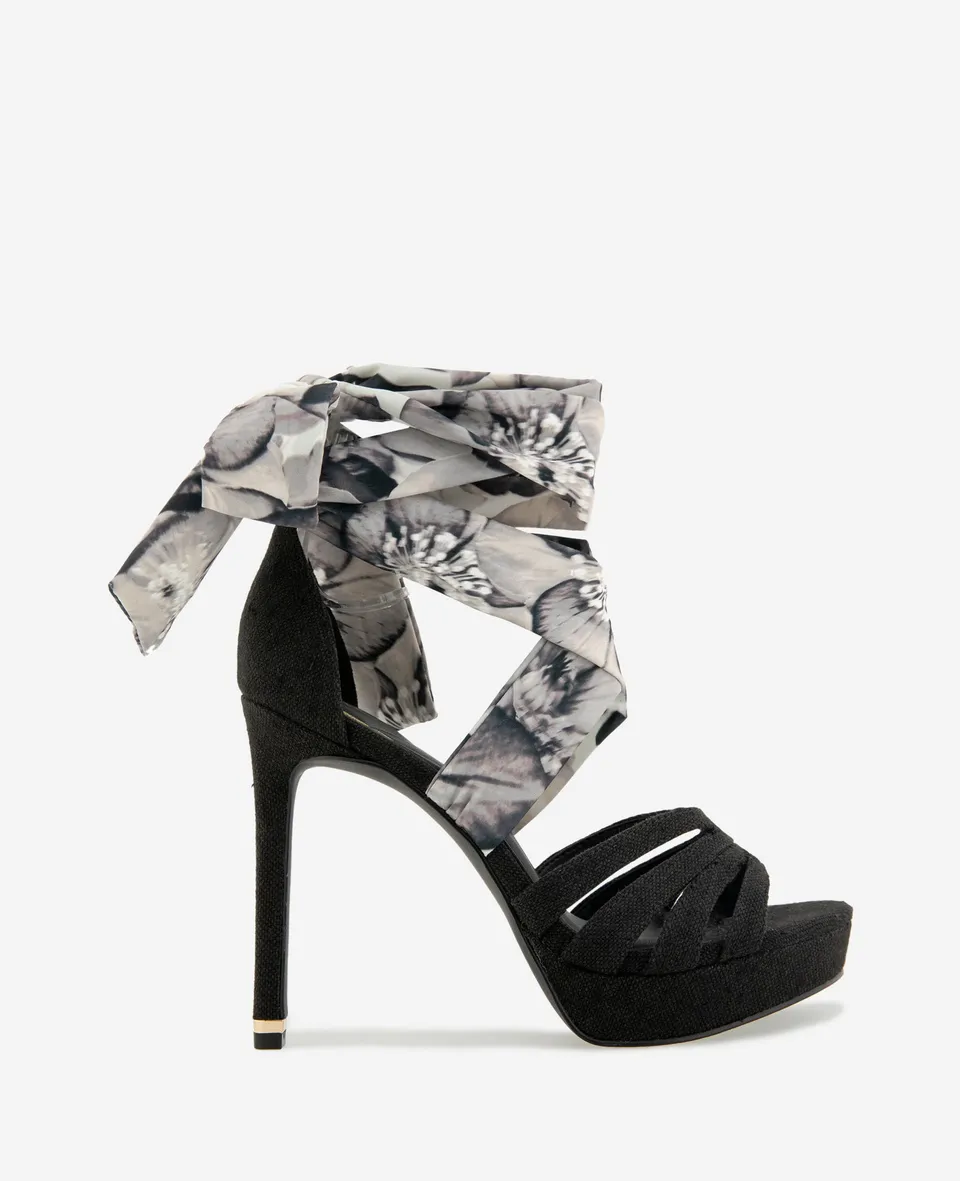 Kenneth Cole Reaction Shoes Nikkii Printed Fabric Wrap Around Platform Heel sandali neri